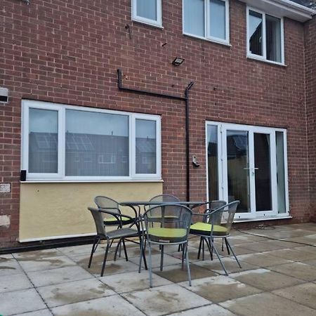 5 Bedroom House - Cheshire Oaks Ellesmere Port Exterior photo