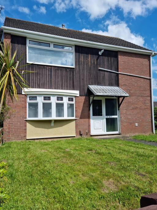 5 Bedroom House - Cheshire Oaks Ellesmere Port Exterior photo